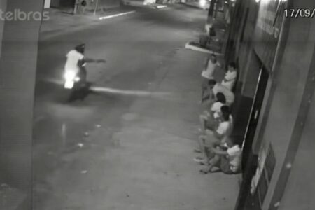 Ataque a tiros em frente a presídio no Tocantins deixa dois mortos e três feridos Criminosos chegaram em uma motocicleta e abriram fogo