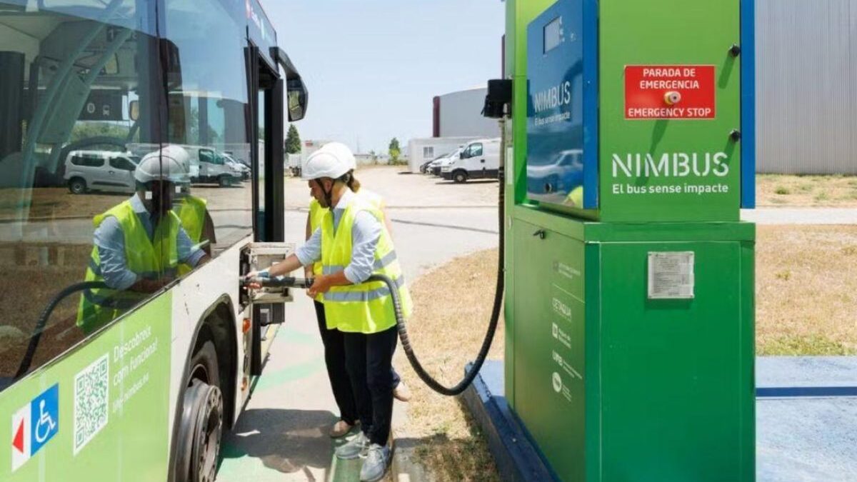 Ônibus movido a fezes humanas já rodou mais de 42 mil km Veículo usou dejetos de mais de 1,5 milhão de pessoas