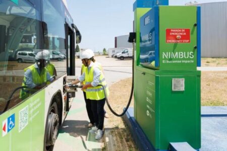 Ônibus movido a fezes humanas já rodou mais de 42 mil km Veículo usou dejetos de mais de 1,5 milhão de pessoas