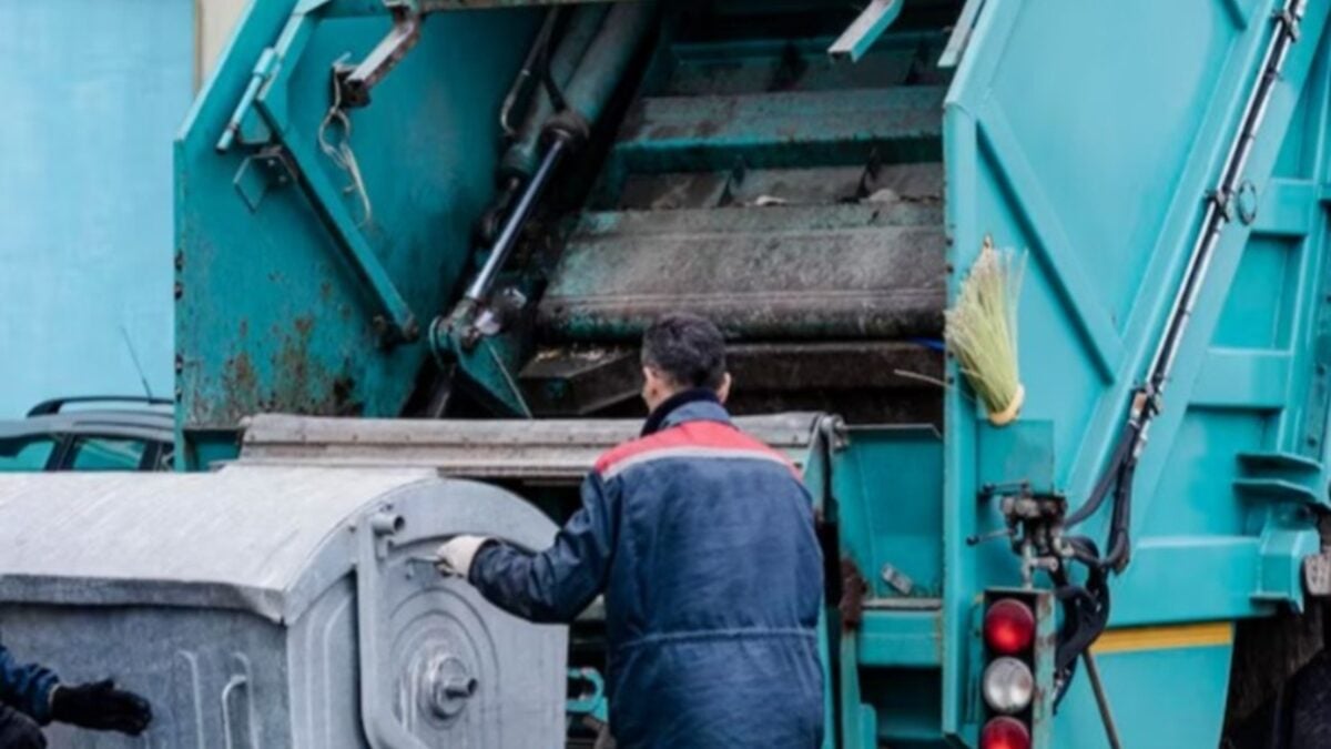 Sem-teto morre esmagado em caminhão de lixo e corpo é confundido com manequim Polícia e agência de saúde e segurança no trabalho