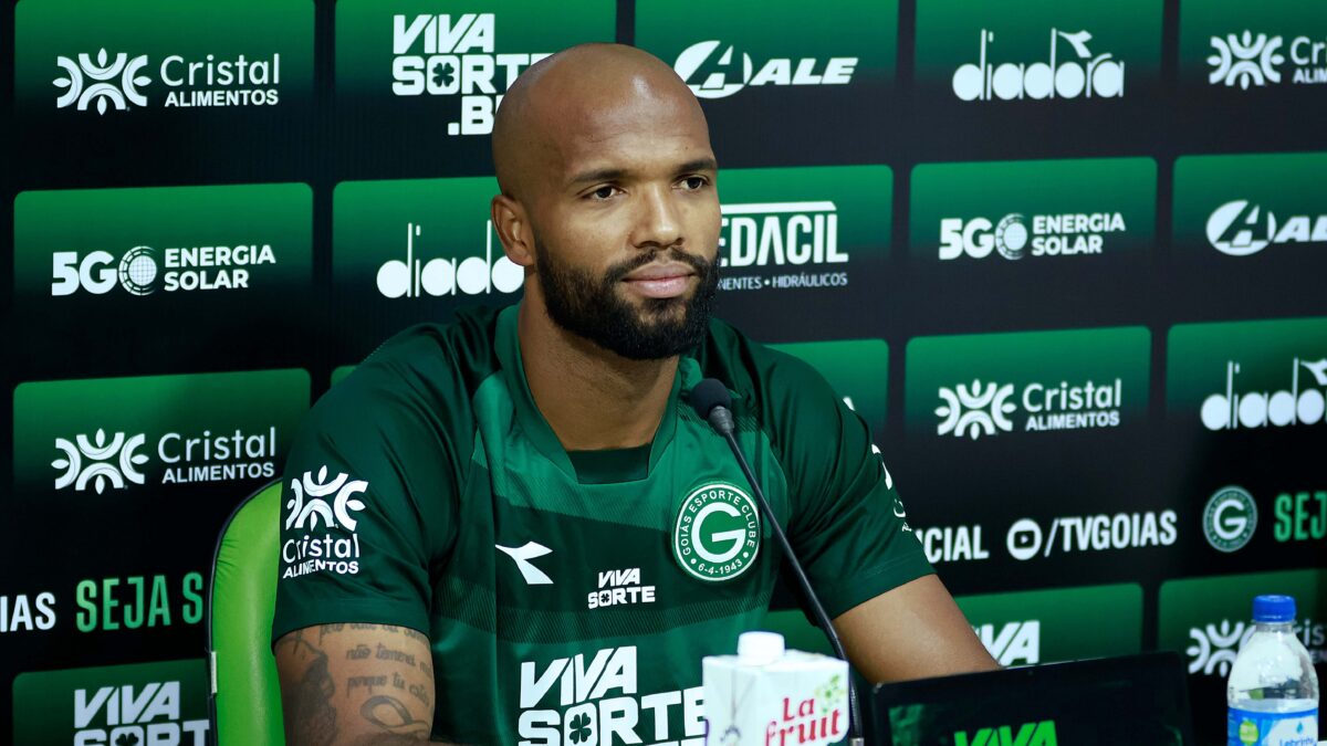 Messias, zagueiro do Goiás