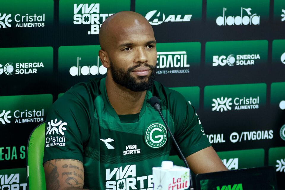 Messias, zagueiro do Goiás