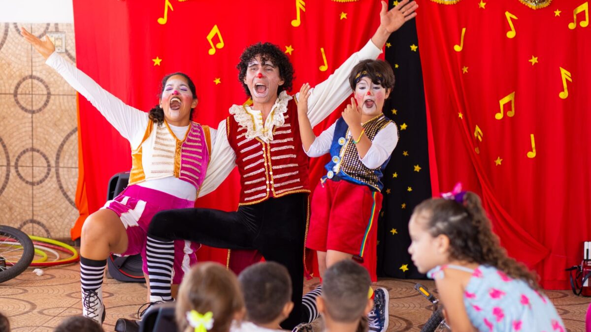 Música, teatro e circo movimentam programação cultural no Crimeia Leste