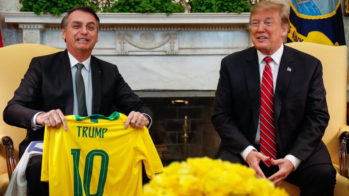 Trump não descarta ação militar em caso de condenação de Bolsonaro no STF; vídeo “Bolsonaro é um homem honesto", disse americano