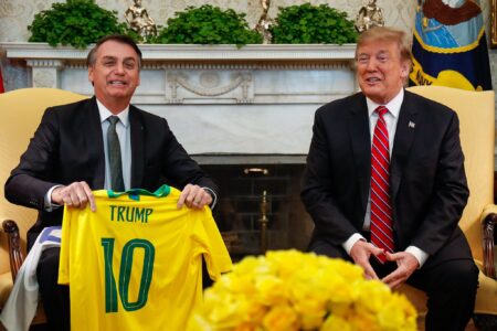 Trump não descarta ação militar em caso de condenação de Bolsonaro no STF; vídeo “Bolsonaro é um homem honesto", disse americano