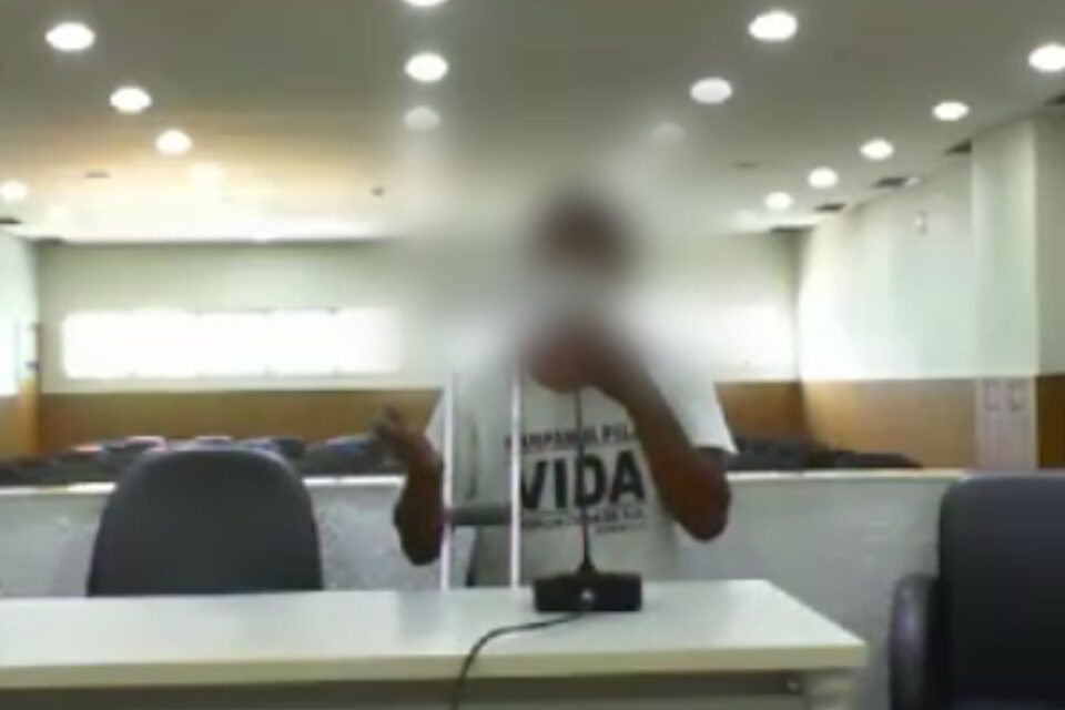 Imagem do pai na audiência de custódia