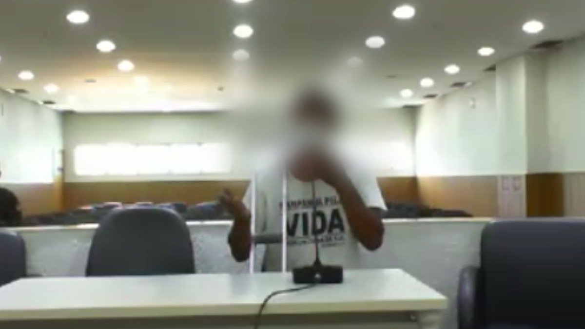 Imagem do pai na audiência de custódia