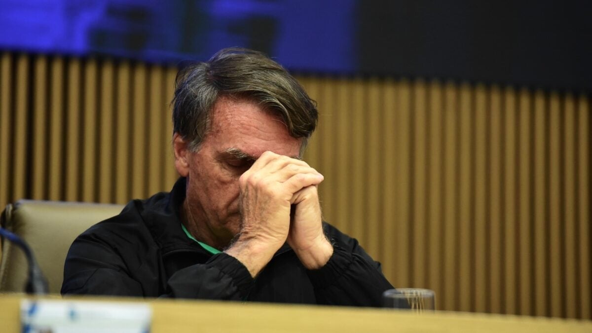 Bolsonaro pede que o STF autorize grupo de oração de Michelle