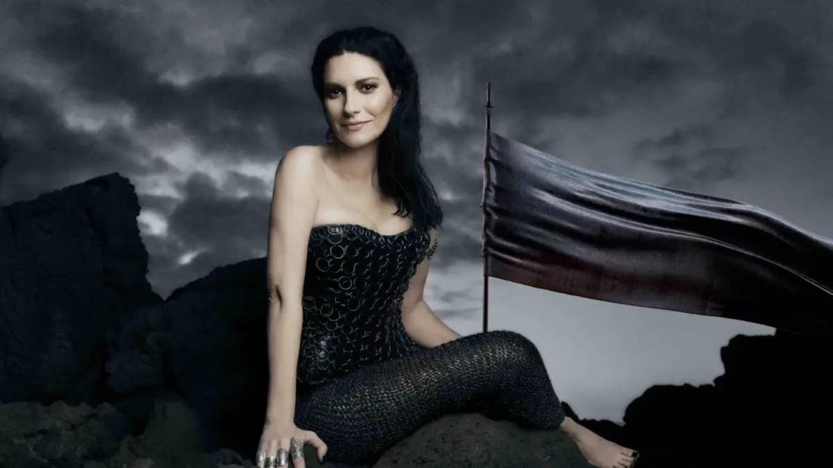 Laura Pausini anuncia show em estádio no Brasil