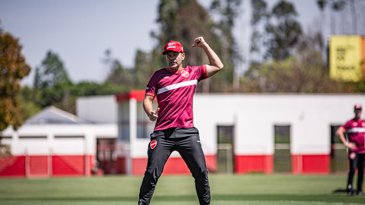 Umberto Louzer, novo técnico do Vila Nova