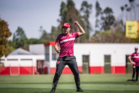 Umberto Louzer, novo técnico do Vila Nova