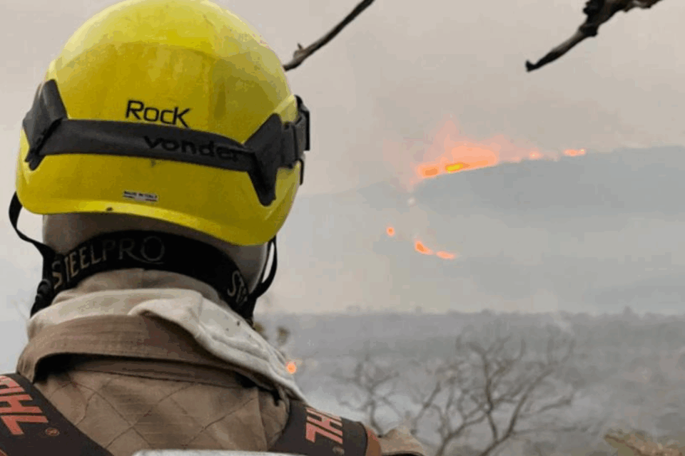 Incêndio em Pirenópolis fecha cachoeira e deixa outras em risco