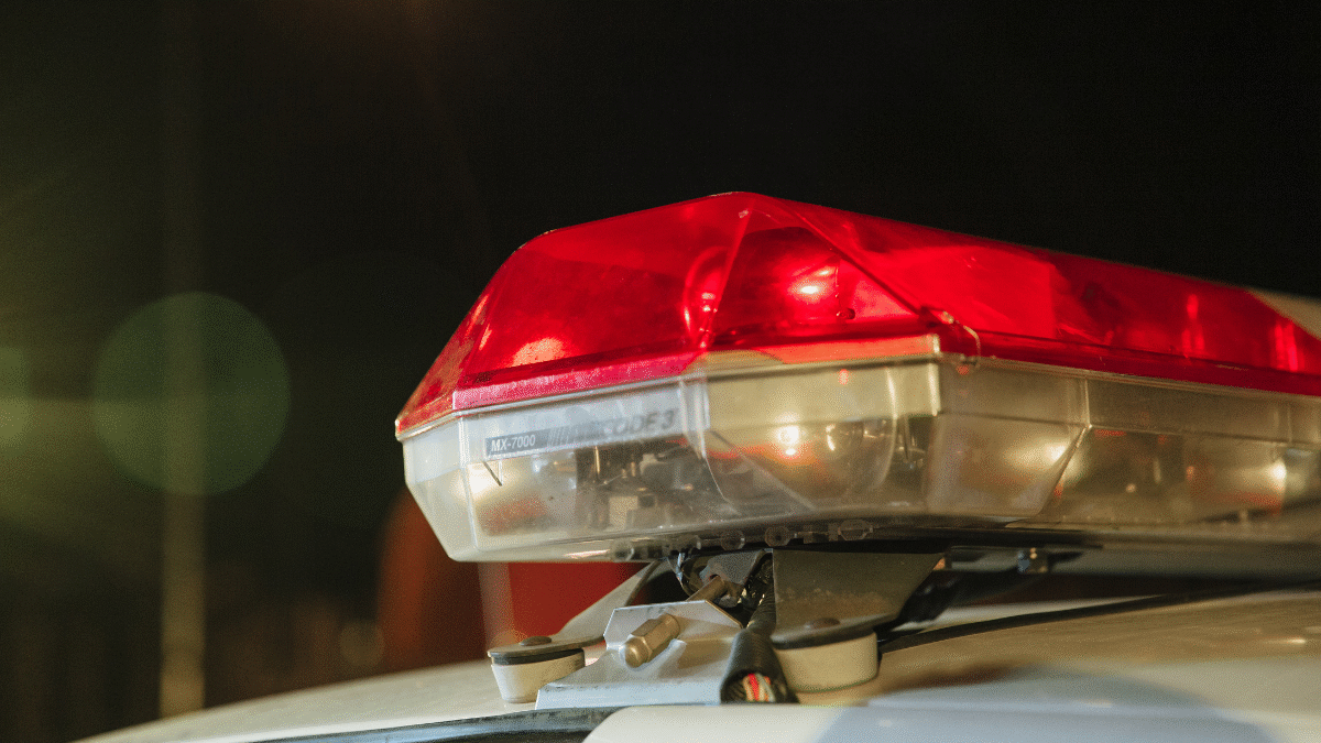 Mulher é agredida a pauladas por filho usuário de drogas, em Anápolis (Foto: Reprodução/ Canva)