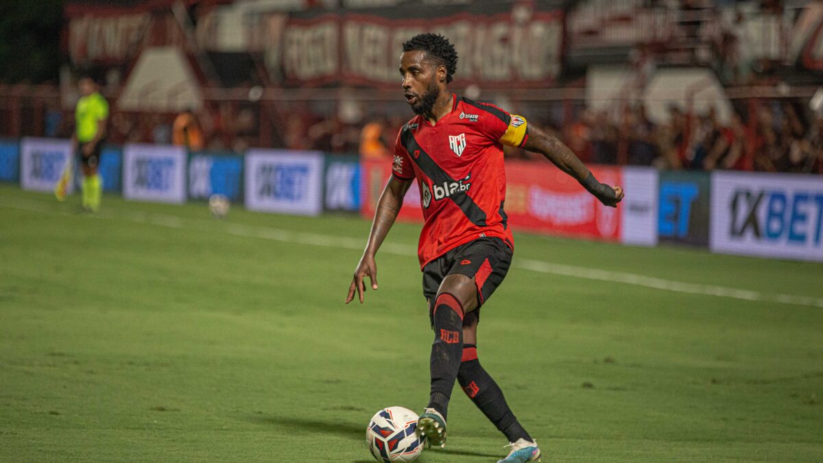 Guilherme Romão, lateral-esquerdo do Atlético