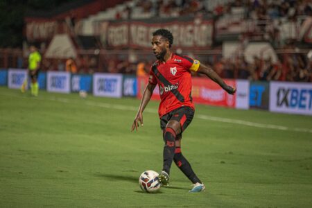 Guilherme Romão, lateral-esquerdo do Atlético