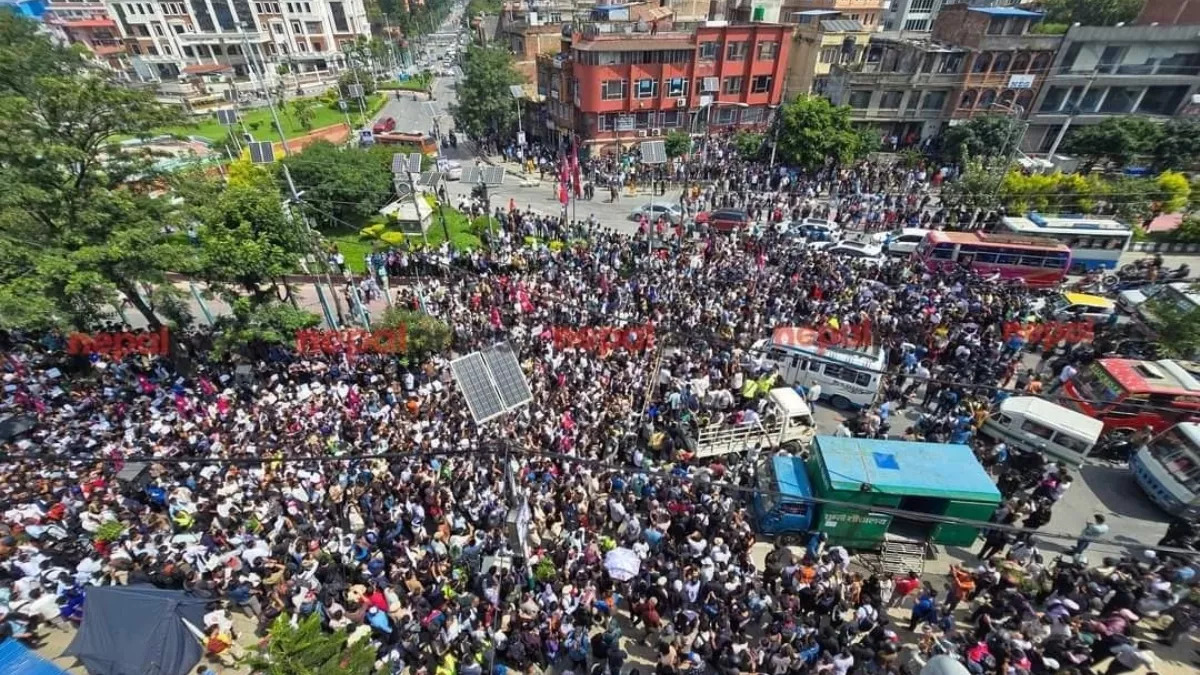 Premier do Nepal renuncia após protestos contra bloqueio de redes sociais tomarem as ruas do país manifestantes incendiarem Parlamento