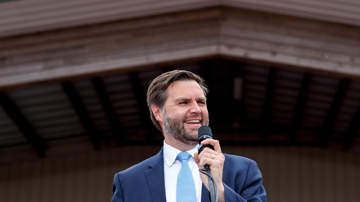 Vance substitui Charlie Kirk em podcast e promete retaliação contra esquerda