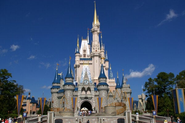 Disney World fecha atração histórica e fãs prestam homenagens; saiba qual Dinosaur foi inaugurada junto com o parque, em 1998; veja fotos