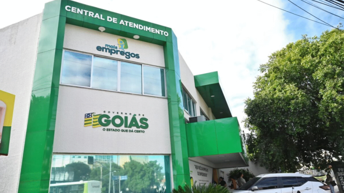 Imagem da fachada da central de atendimento Mais Empregos