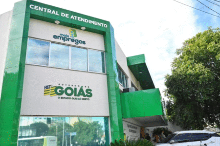 Imagem da fachada da central de atendimento Mais Empregos