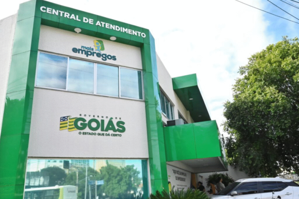Imagem da fachada da central de atendimento Mais Empregos