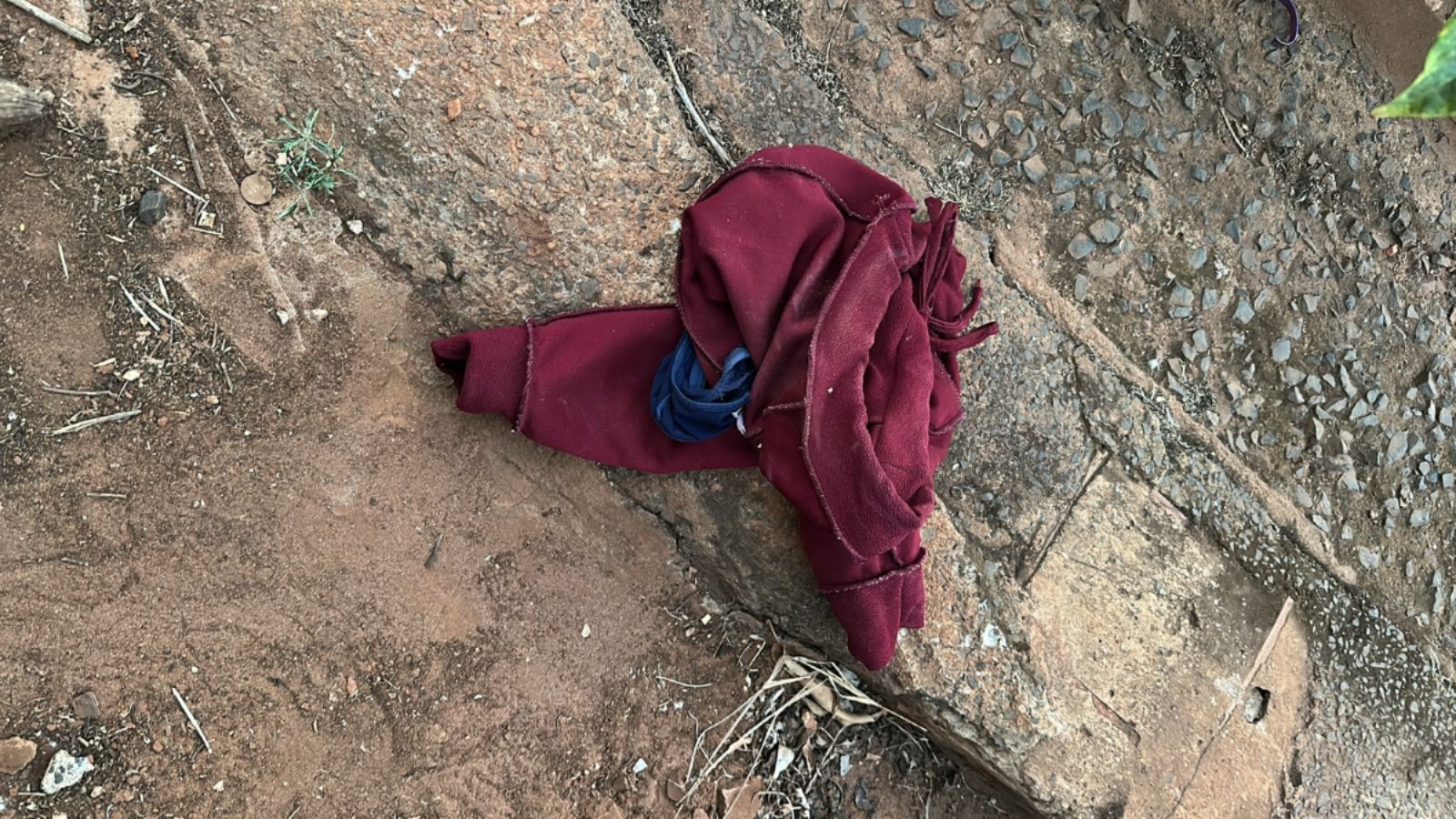 Imagem da roupa da jovem