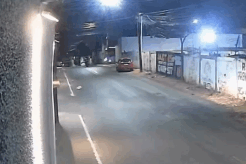 Motociclista morre após ser atropelado por ônibus em Goiânia