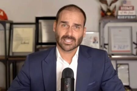 Eduardo Bolsonaro pede para votar dos EUA, mas falta até às sessões virtuais da Câmara