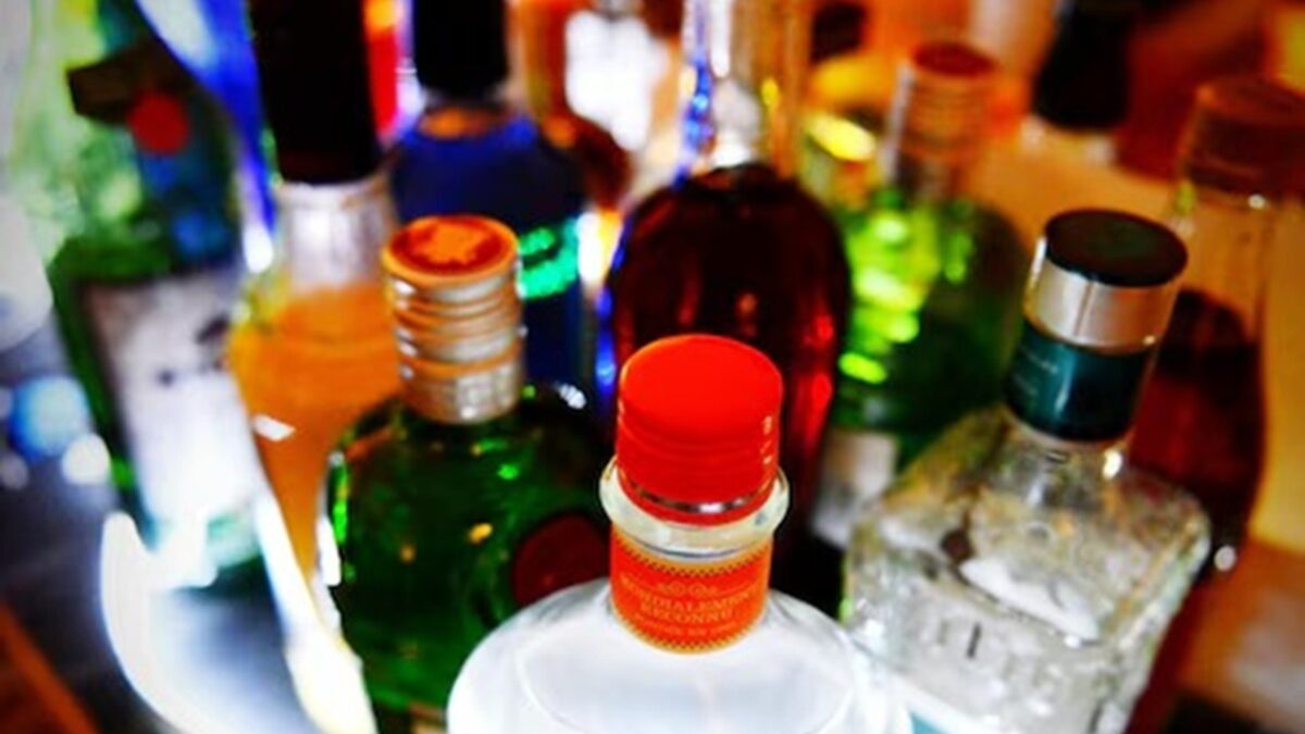 PCC pode ter ligação com casos de intoxicações por metanol em SP; entenda intoxicadas depois de consumir gin adulterado