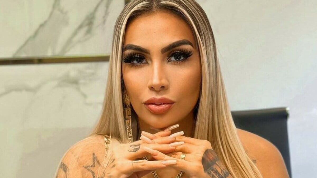 Juju Ferrari mostra bumbum vazando hidrogel após infecção fotos Modelo grávida internada após complicações por silicone industrial