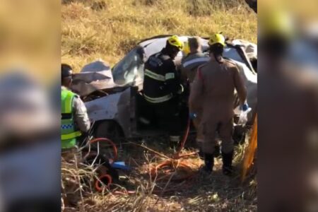 Três pessoas ficam feridas após acidente na GO-213, entre Campo Alegre e Ipameri