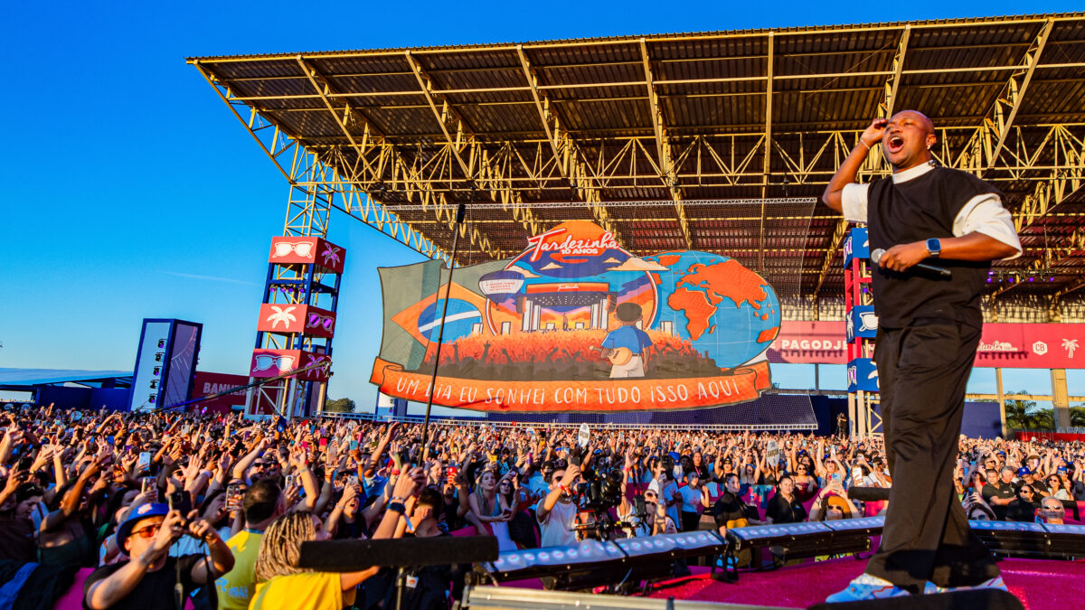 Show com Thiaguinho é destaque no fim de semana em Goiânia; confira a programação