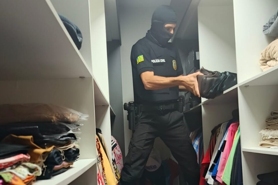 Polícia faz megaoperação contra falsificação e venda de medicamentos