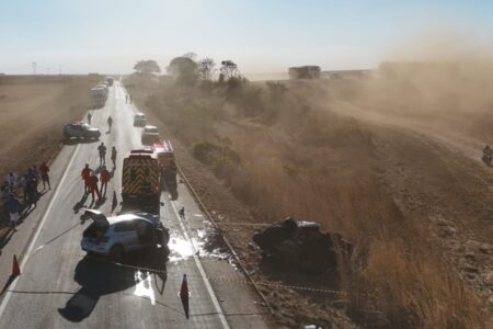 Três pessoas morrem em acidente entre dois veículos em Vianópolis