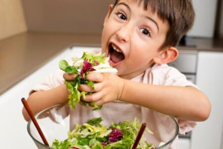 Seletividade alimentar: 7 dicas para ajudar sua criança a comer de tudo não classificar alimentos como bons ou ruins