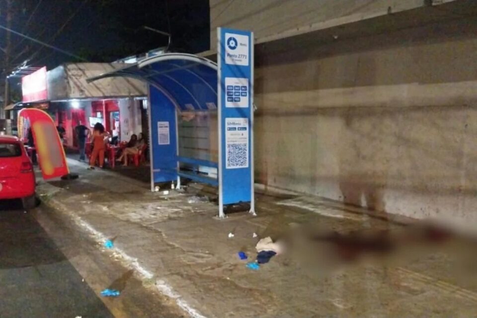 homícidio-ponto-de-onibus