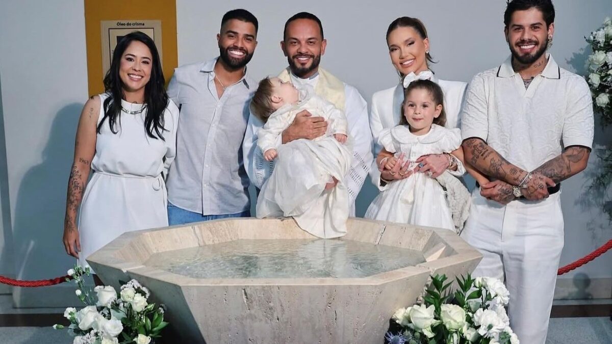 Virginia Fonseca batiza o filho José Leonardo em Goiânia