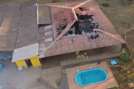 incêndio começou por volta das 3h da manhã em um dos quartos da clínica, chamada Comunidade Terapêutica Liberte-se, localizada no Boqueirão, área rural do Paranoá