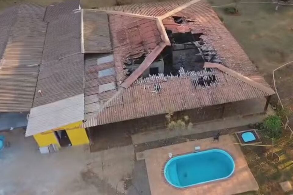 incêndio começou por volta das 3h da manhã em um dos quartos da clínica, chamada Comunidade Terapêutica Liberte-se, localizada no Boqueirão, área rural do Paranoá