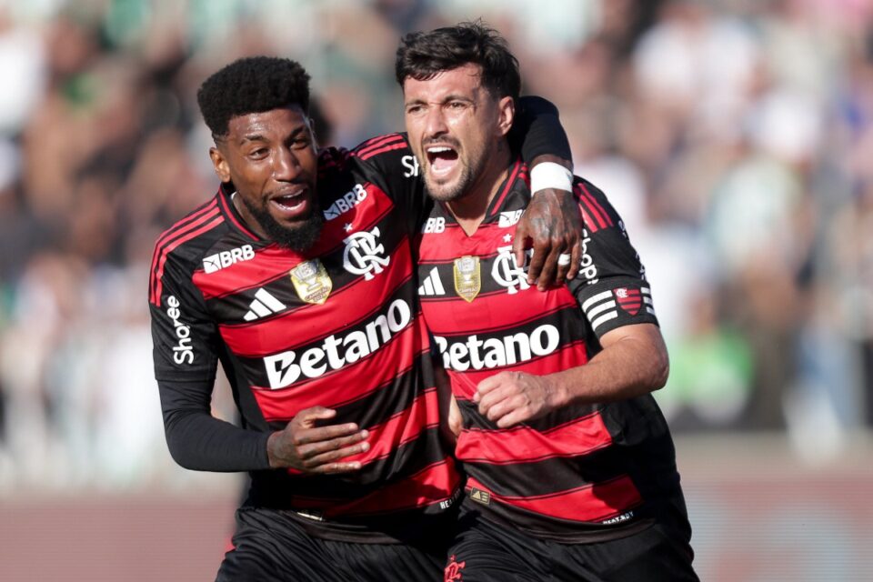 Arrascaeta comemora gol pelo Flamengo