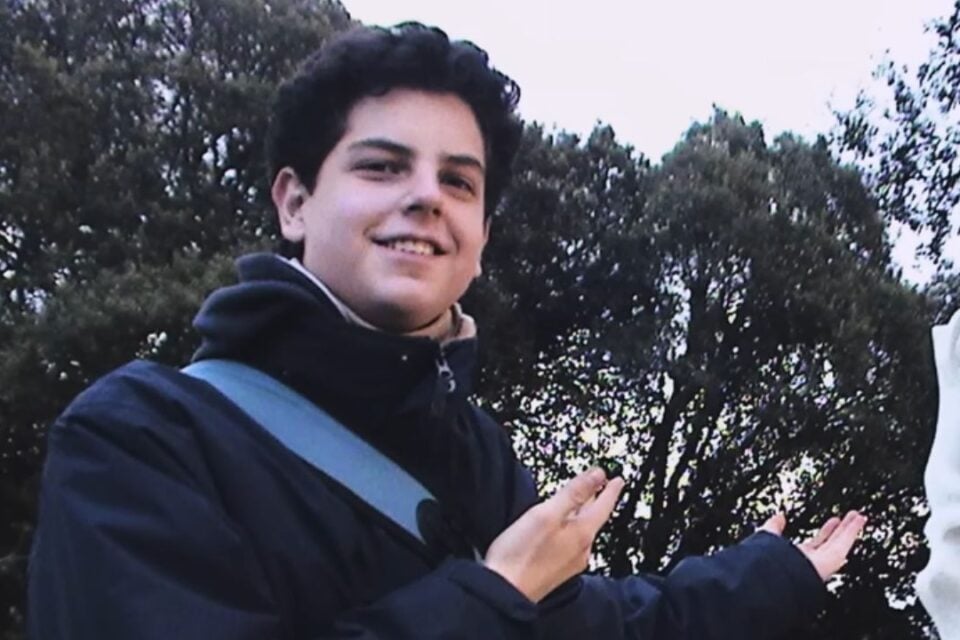 Carlo Acutis: o primeiro santo millennial será canonizado no domingo Igreja Católica online o levou a ser chamado de "influenciador de Deus"