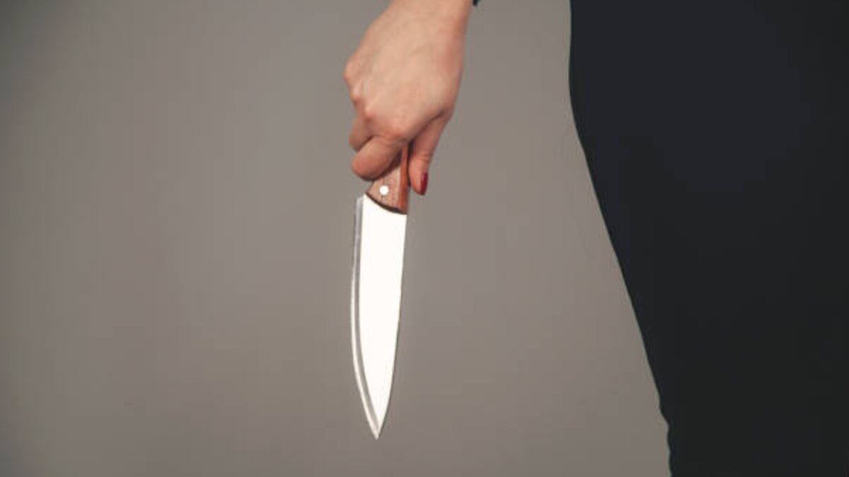 Mulher com faca ameaça clientes e funcionários em supermercado de Pires do Rio