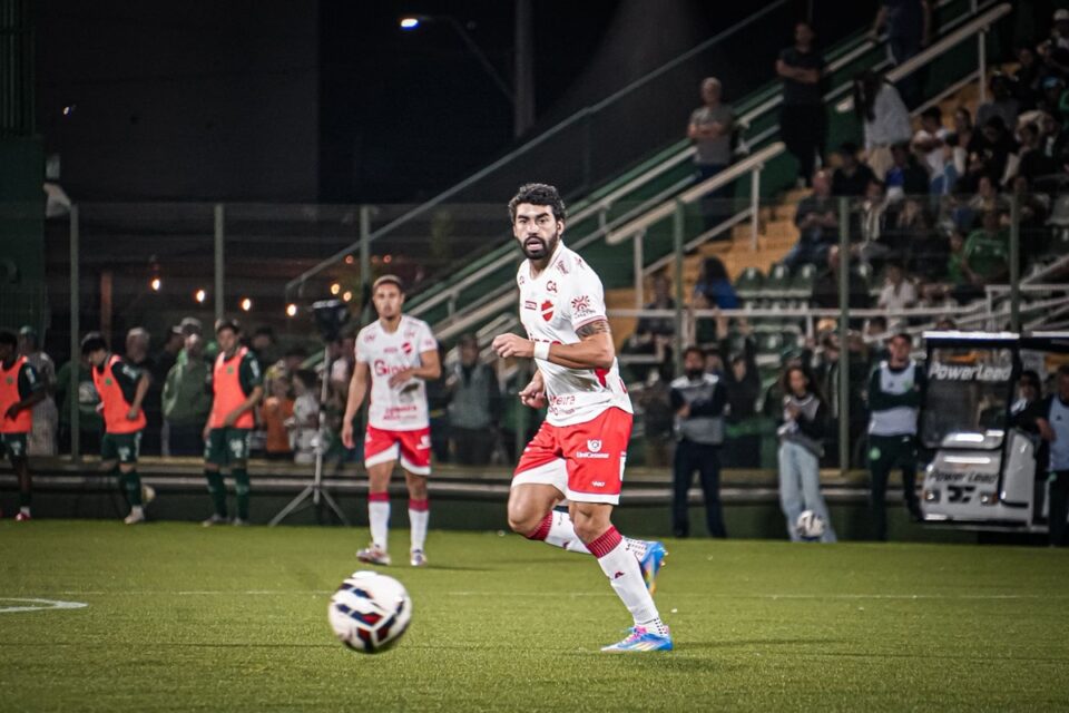 Bruno Mendes em jogo pelo Vila Nova