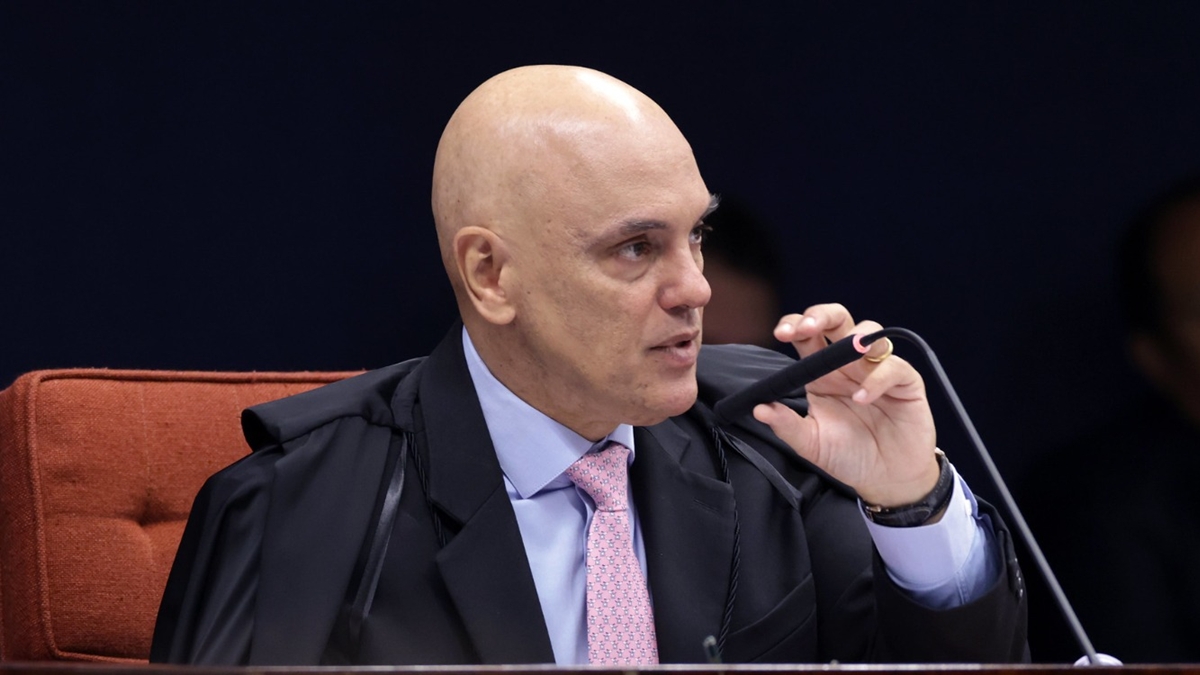 Moraes vota pela condenação de Bolsonaro e demais reus da trama golpista