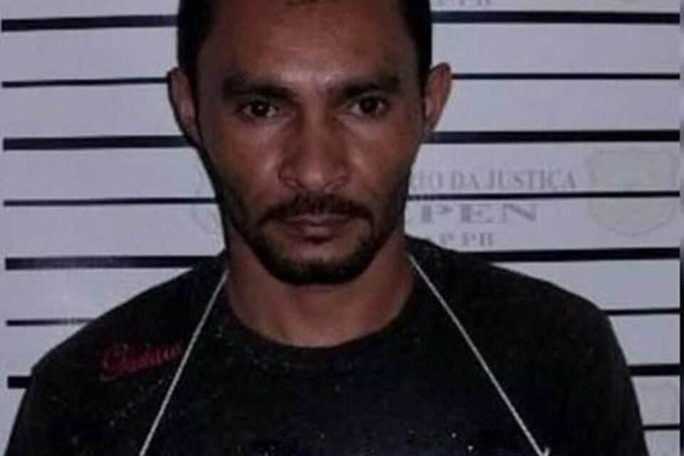 Líder de 'Al Qaeda' paraibana morre após confronto com PMs em Goiás Policiais apreenderam uma espingarda, um revólver e munições de fuzil