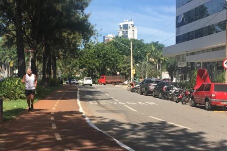 Alameda Ricardo Paranhos será recapeada a pedido de vereador Ordem de serviço já foi assinada pelo titular da Seinfra