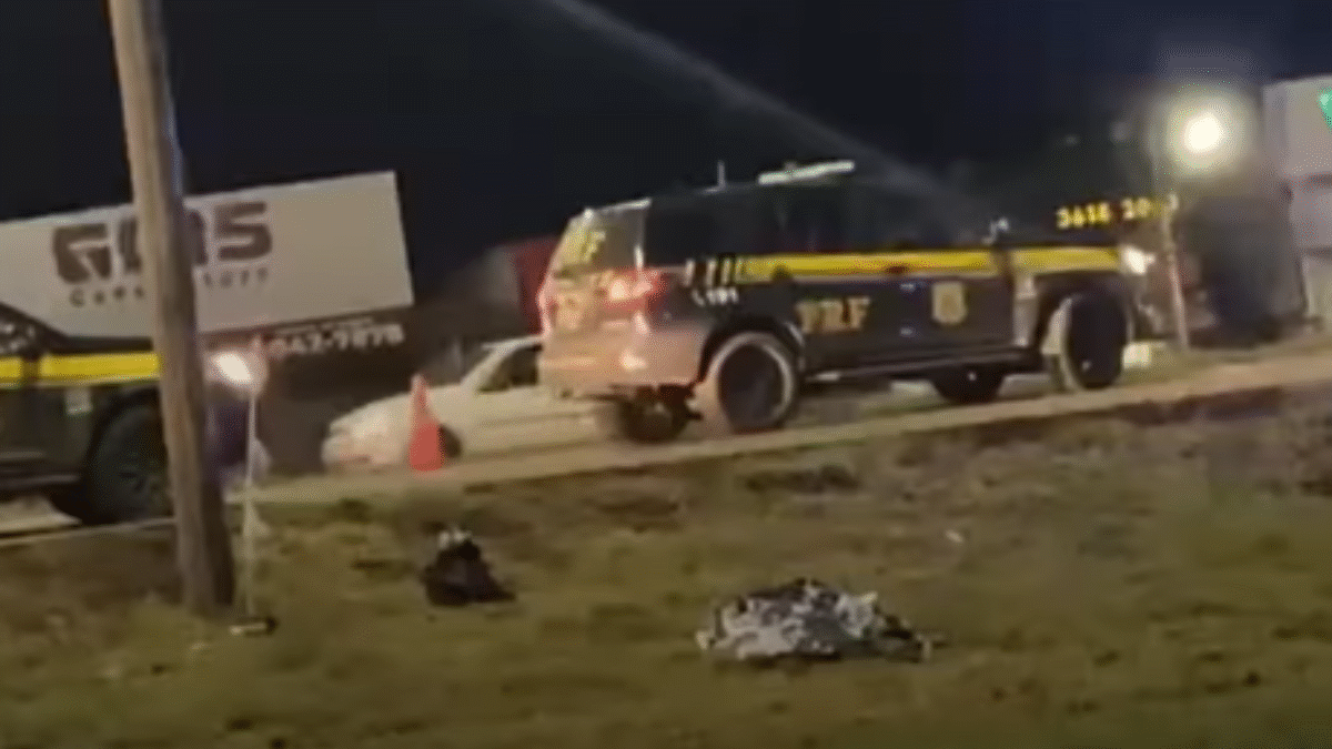 Imagem da viatura da PRF após o acidente