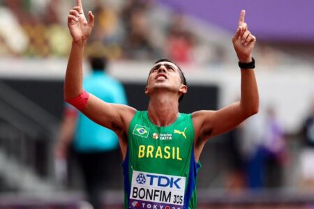 Caio Bonfim conquista prata no mundial de atletismo