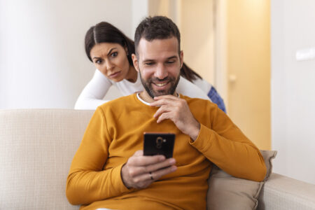 contou como descobriu a prova da infidelidade do namorado Influencer revela método para descobrir traição: "Jeito estranho, mas funcionou"