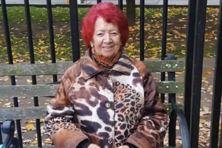 Coberta de sangue: idosa de 95 anos é acusada de matar colega de quarto em asilo Mulher também foi acusada de porte ilegal de arma